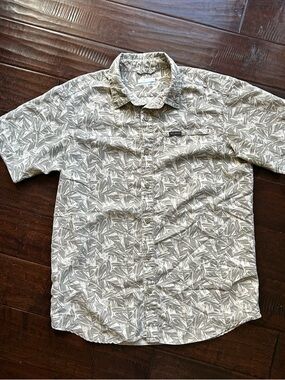 Men’s Columbia short sleeve palm/leaf print button down shirt